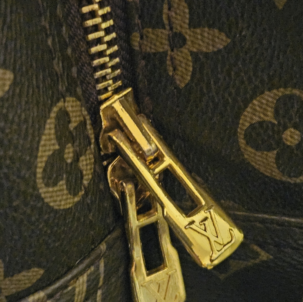 Louis Vuitton Manhattan Cloth Handbag - Picture 4 of 10